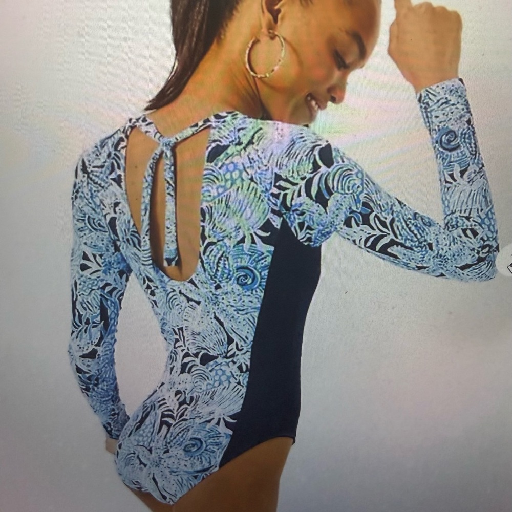 Lilly Pulitzer, NWTs Bonaire Blue upf 50 Wynton Rashguard Swimsuit 🩱 sz 6 - Picture 3 of 6